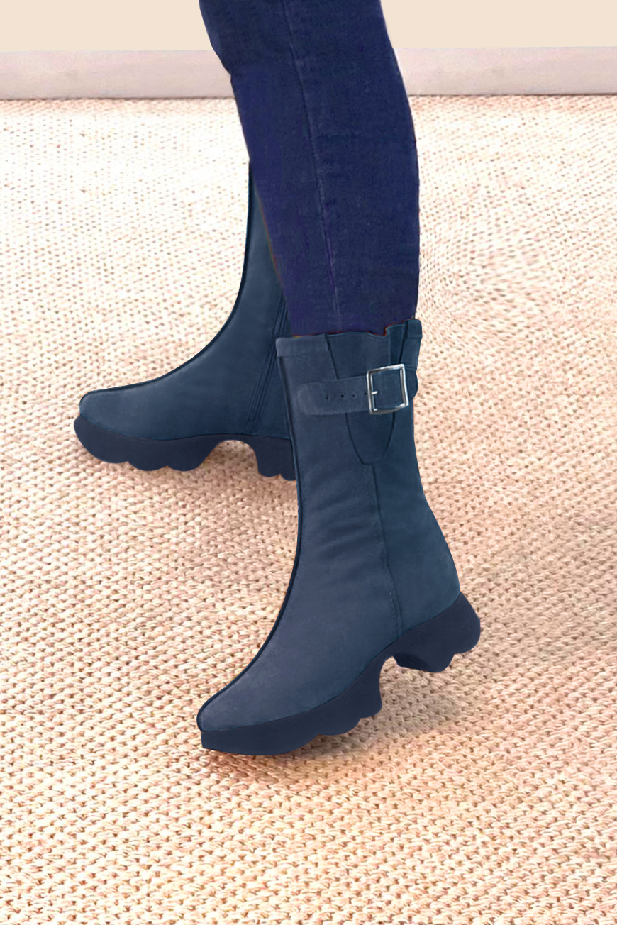 Denim blue women's ankle boots with a zip on the inside. Round toe. Low rubber soles. Top view - Florence KOOIJMAN